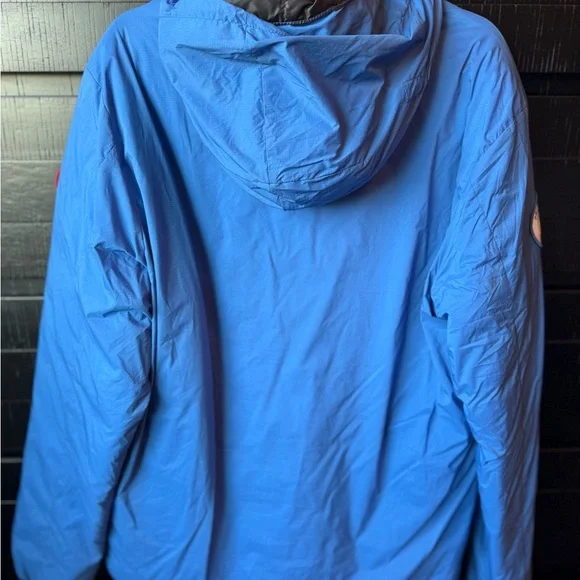 Canada Goose Blue Performance Jacket with Weather-Resistant Insulation - Picture 2 of 9